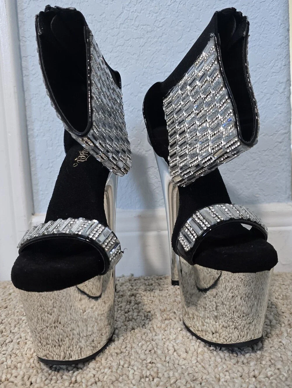 Pleasers 7 Inch Silver Sandal With Rhinestone Strap Size 5